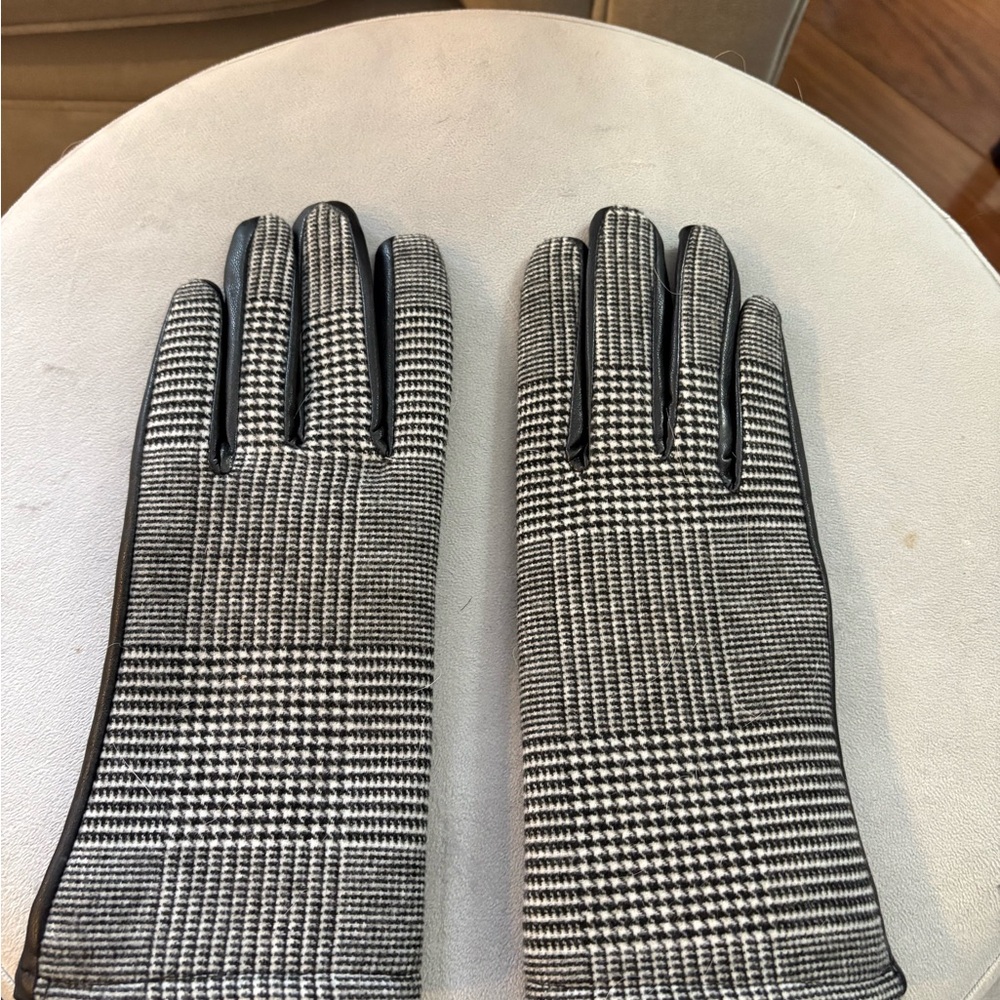 Zara Black and White Checkered Gloves